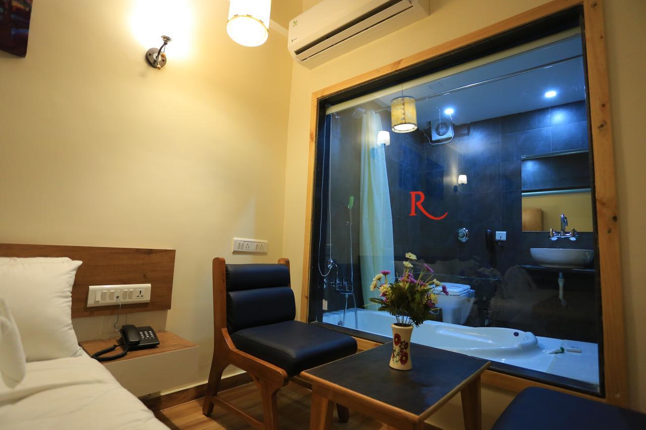 The Grand Raveta Hotel Pātan Exterior photo