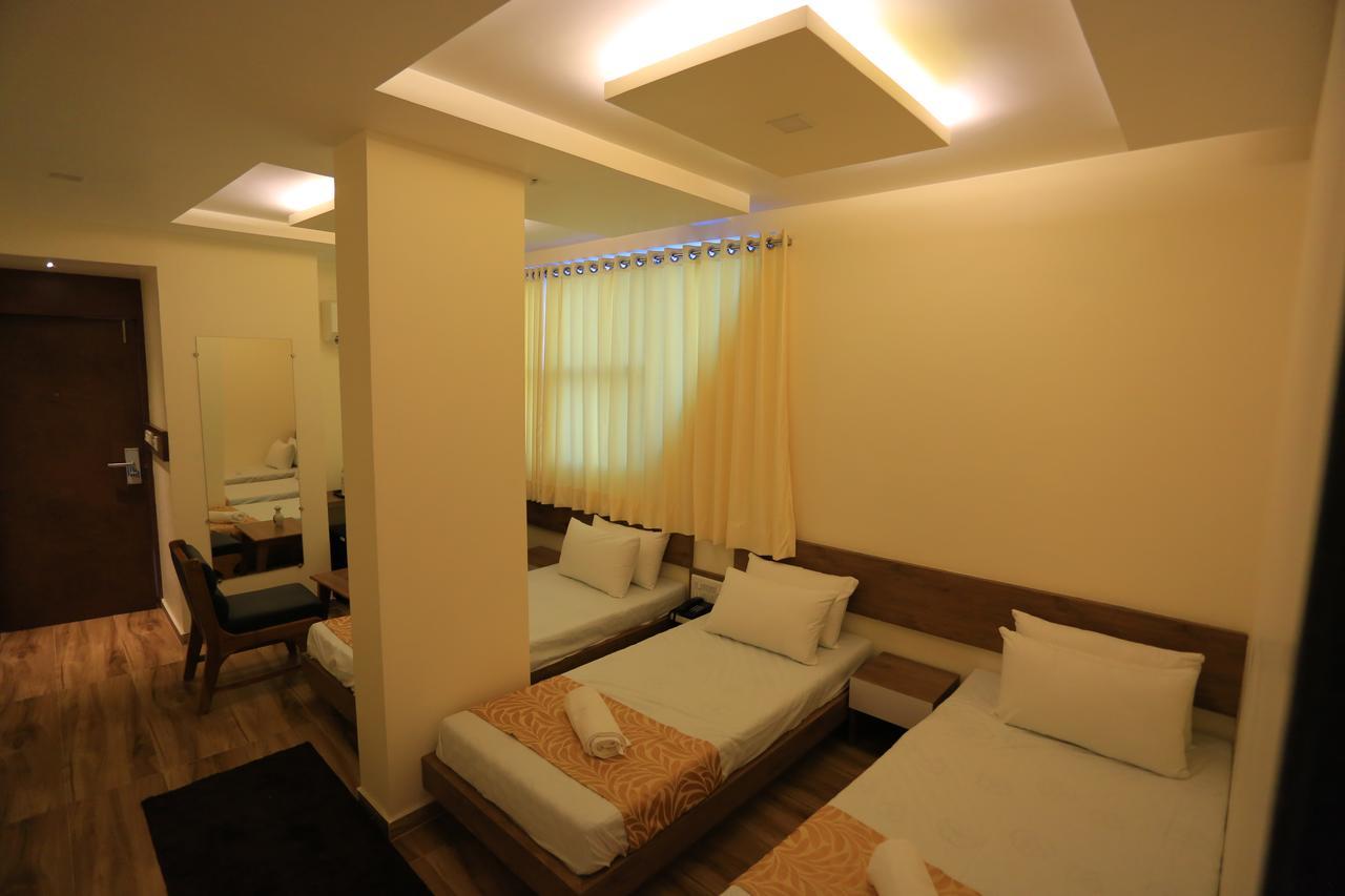 The Grand Raveta Hotel Pātan Exterior photo