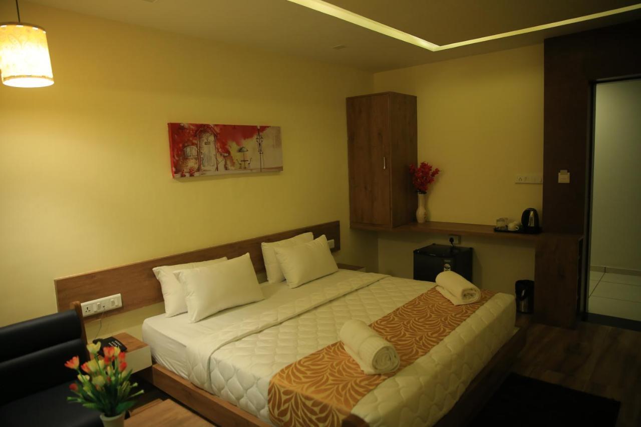 The Grand Raveta Hotel Pātan Exterior photo